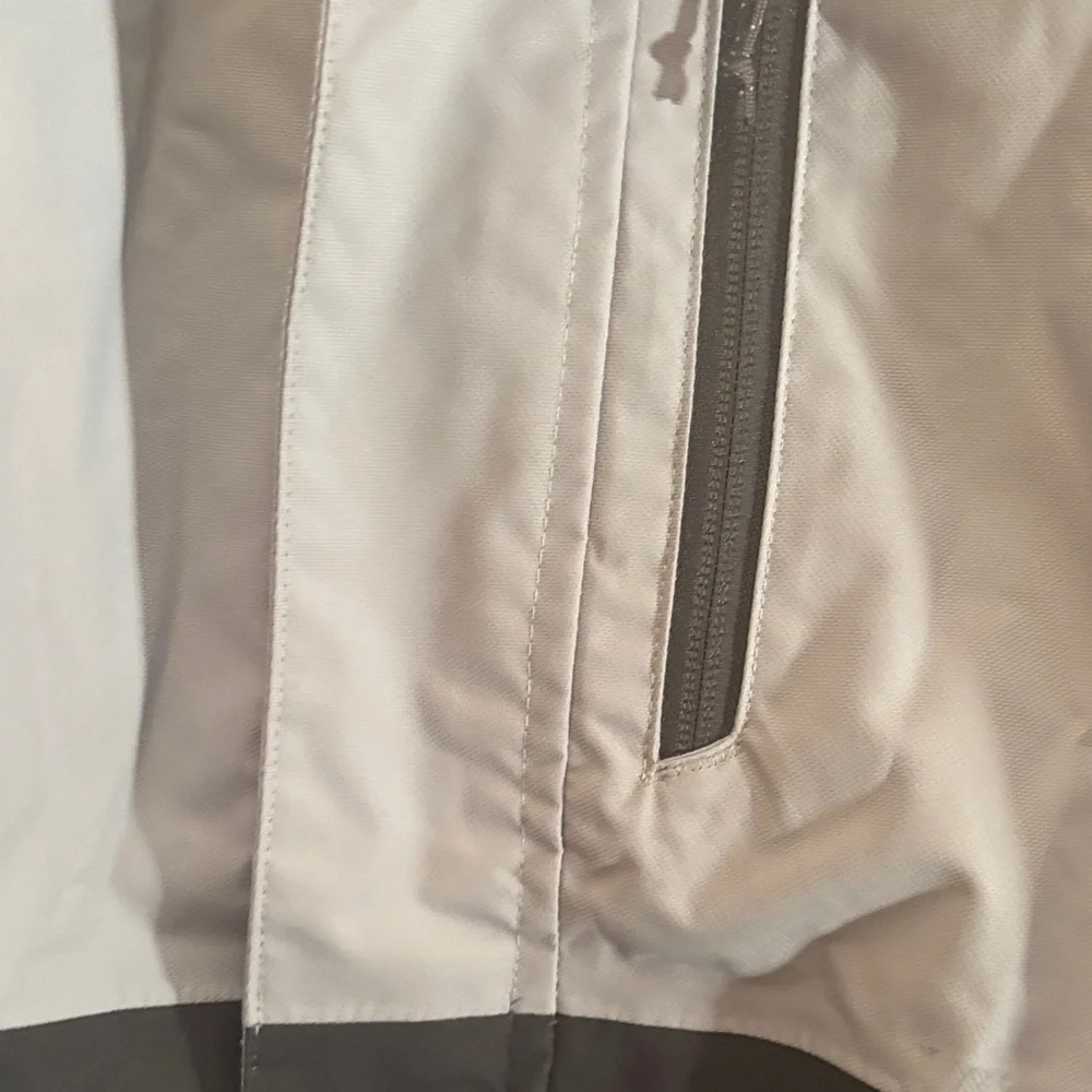 Columbia Gray and Black Ski Jacket - Picture 11 of 16